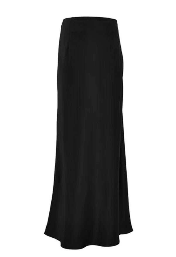 Wiva Maxi Skirt in Black