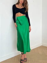 Wiva Satin Skirt in Green